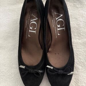 AGL “Kristin” Black Low Chunky Block Heels w/ Bow 7.5M NEW W/O BOX